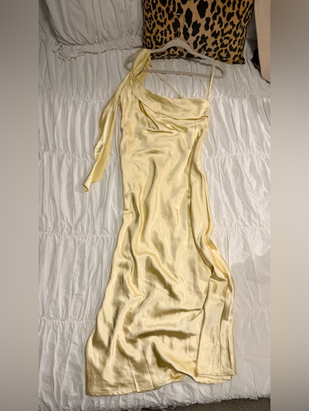 Hello Molly Elegant One-Shoulder Butter Yellow Satin Evening Dress - Picture 4 of 10
